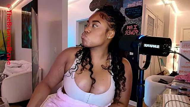 Snapshot of BriannaBrave chatting on 06.26.26 BriannaBrave online show from 06.26.26