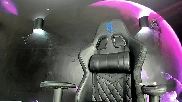 Snapshot of Lau_Beauty chatting on 01.24.25 Lau Beauty online show from 01.24.25