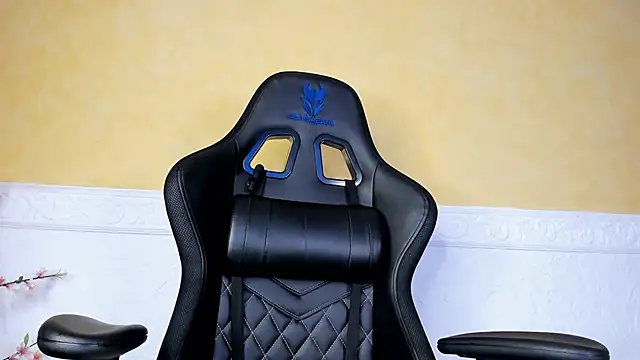 Snapshot of Lau_Beauty chatting on 02.11.25 Lau Beauty online show from 02.11.25