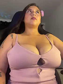 Snapshot of Lau_Beauty chatting on 02.22.25 Lau Beauty online show from 02.22.25