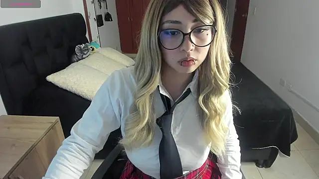 Snapshot of Fiore_Sanz_ chatting on 03.11.25 Fiore Sanz online show from 03.11.25