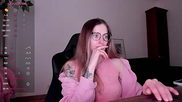 Snapshot of Sexy_Sweets chatting on 01.03.25 Sexy Sweets online show from 01.03.25