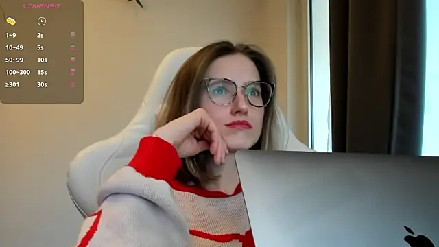 Snapshot of Sexy_Sweets chatting on 02.06.25 Sexy Sweets online show from 02.06.25