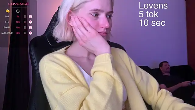 Snapshot of Sexy_Sweets chatting on 09.13.25 Sexy Sweets online show from 09.13.25