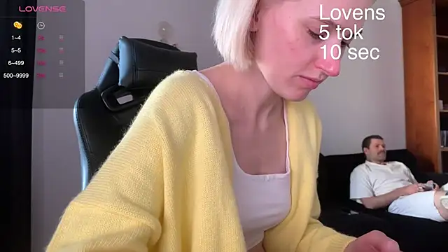 Snapshot of Sexy_Sweets chatting on 09.14.25 Sexy Sweets online show from 09.14.25