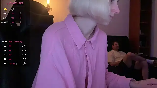 Snapshot of Sexy_Sweets chatting on 09.19.25 Sexy Sweets online show from 09.19.25