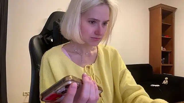 Snapshot of Sexy_Sweets chatting on 09.23.25 Sexy Sweets online show from 09.23.25