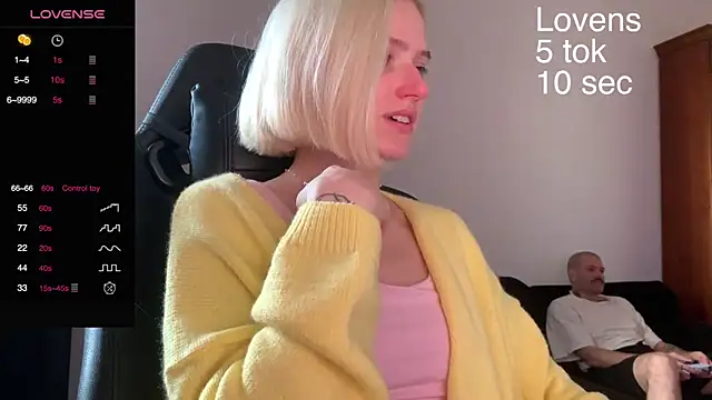 Snapshot of Sexy_Sweets chatting on 09.24.25 Sexy Sweets online show from 09.24.25