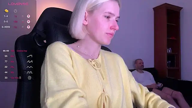 Snapshot of Sexy_Sweets chatting on 09.26.25 Sexy Sweets online show from 09.26.25