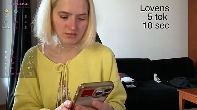 Snapshot of Sexy_Sweets chatting on 10.23.25 Sexy Sweets online show from 10.23.25