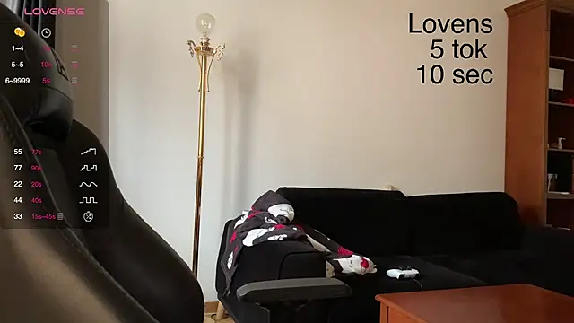 Snapshot of Sexy_Sweets chatting on 10.24.25 Sexy Sweets online show from 10.24.25