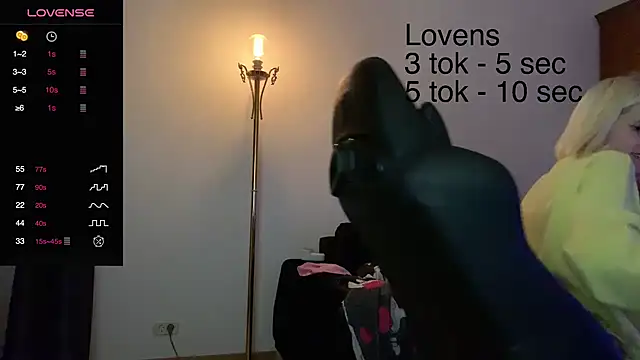 Snapshot of Sexy_Sweets chatting on 10.24.25 Sexy Sweets online show from 10.24.25