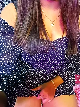 Snapshot of beauty_alina chatting on 12.14.24 beauty alina online show from 12.14.24