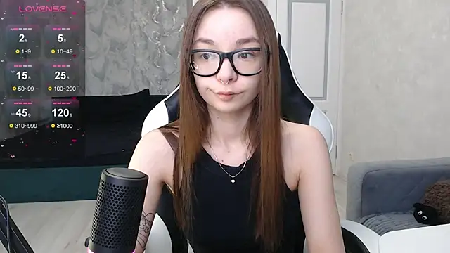 Snapshot of Amarieni chatting on 02.17.25 Amarieni online show from 02.17.25