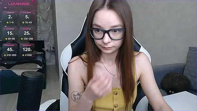 Snapshot of Amarieni chatting on 03.05.25 Amarieni online show from 03.05.25