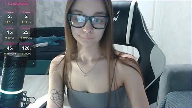 Snapshot of Amarieni chatting on 03.14.25 Amarieni online show from 03.14.25