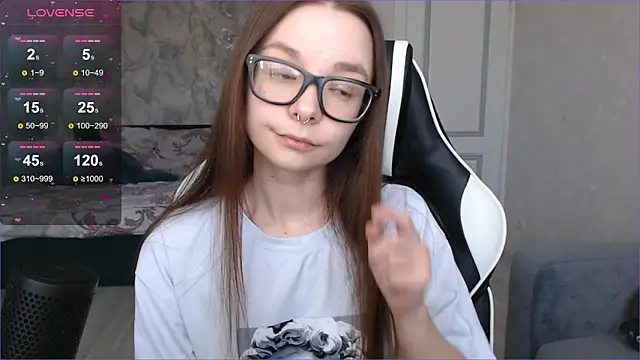 Snapshot of Amarieni chatting on 03.19.25 Amarieni online show from 03.19.25