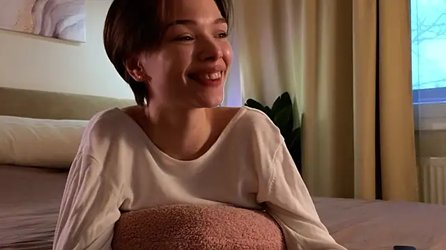 Eva Natsumi online show from 03.03.25