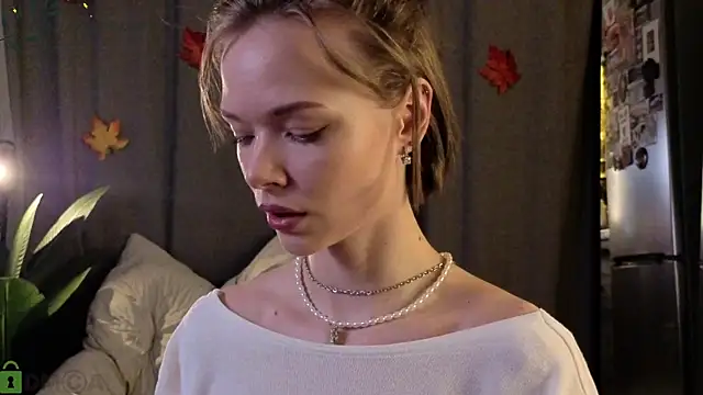 Eva Natsumi online show from 11.08.25