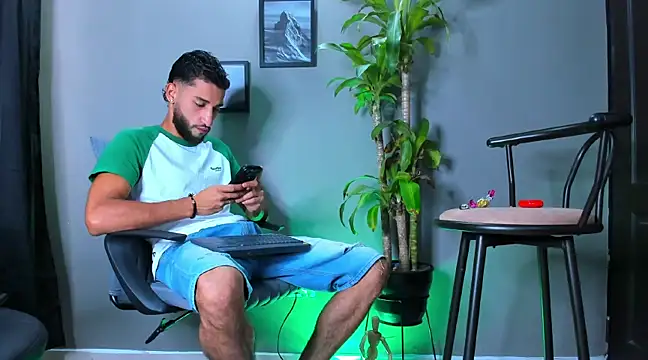 Snapshot of Damian_022 chatting on 03.03.25 Damian 022 online show from 03.03.25