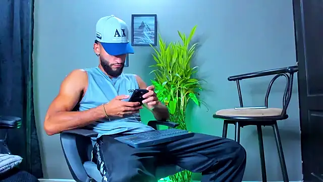 Snapshot of Damian_022 chatting on 11.07.25 Damian 022 online show from 11.07.25