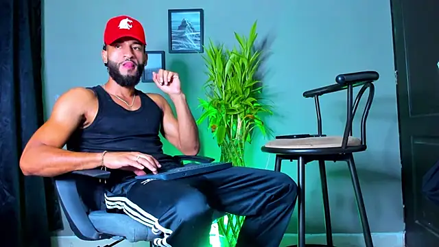 Snapshot of Damian_022 chatting on 11.12.25 Damian 022 online show from 11.12.25