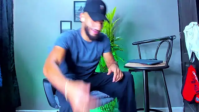 Snapshot of Damian_022 chatting on 01.11.26 Damian 022 online show from 01.11.26