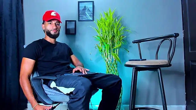 Snapshot of Damian_022 chatting on 03.25.26 Damian 022 online show from 03.25.26