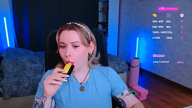 Snapshot of Blueberry-baby chatting on 12.01.24 Blueberry-baby online show from 12.01.24