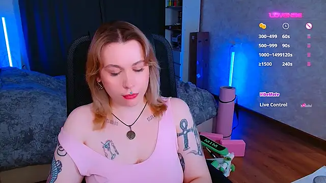 Snapshot of Blueberry-baby chatting on 12.03.24 Blueberry-baby online show from 12.03.24