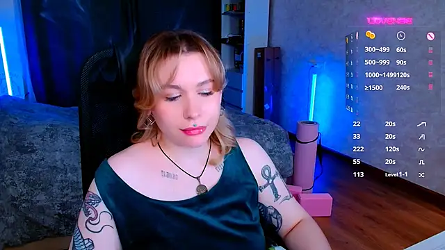 Snapshot of Blueberry-baby chatting on 12.06.24 Blueberry-baby online show from 12.06.24