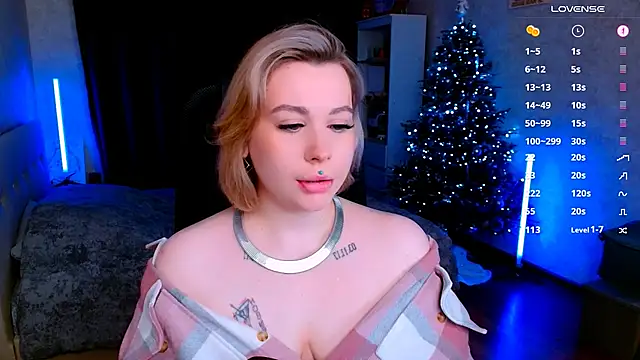 Snapshot of Blueberry-baby chatting on 01.28.25 Blueberry-baby online show from 01.28.25