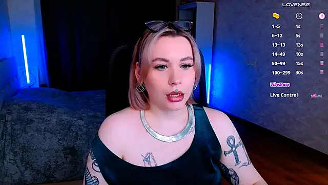 Snapshot of Blueberry-baby chatting on 02.01.25 Blueberry-baby online show from 02.01.25