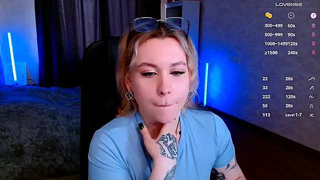 Snapshot of Blueberry-baby chatting on 02.11.25 Blueberry-baby online show from 02.11.25