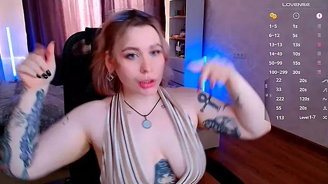 Snapshot of Blueberry-baby chatting on 02.14.25 Blueberry-baby online show from 02.14.25