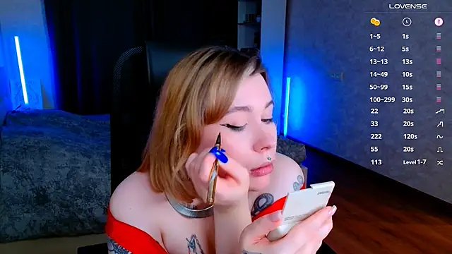 Snapshot of Blueberry-baby chatting on 03.08.25 Blueberry-baby online show from 03.08.25