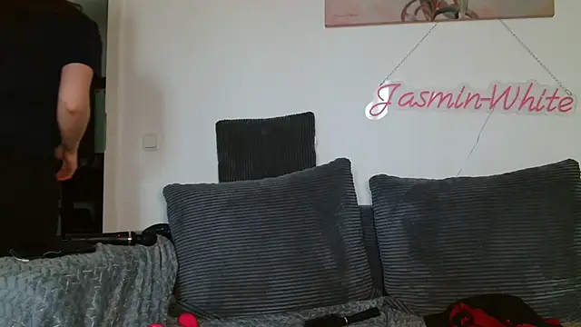 Snapshot of Jasmin-White chatting on 05.06.26 Jasmin-White online show from 05.06.26