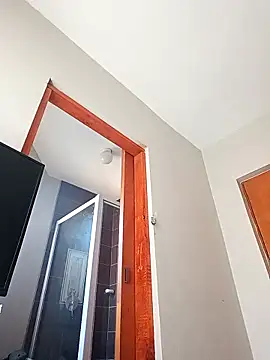 Snapshot of Mayo01_ chatting on 10.16.25 Mayo01 online show from 10.16.25