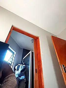 Snapshot of Mayo01_ chatting on 10.22.25 Mayo01 online show from 10.22.25