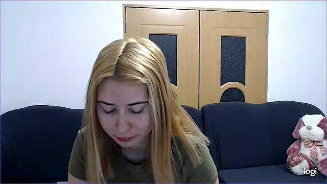 Snapshot of VioletaFlower7 chatting on 02.07.25 VioletaFlower7 online show from 02.07.25