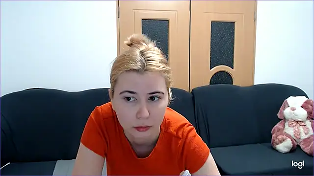 Snapshot of VioletaFlower7 chatting on 02.14.25 VioletaFlower7 online show from 02.14.25