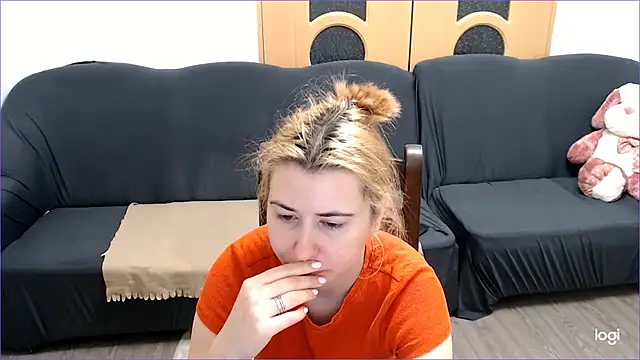 Snapshot of VioletaFlower7 chatting on 03.10.25 VioletaFlower7 online show from 03.10.25