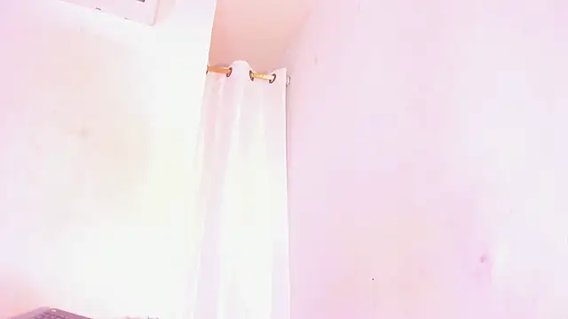 MiaKirshner online show from 12.18.25