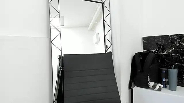 Juliabadlee online show from 01.27.25