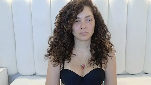 Juliabadlee online show from 12.02.25