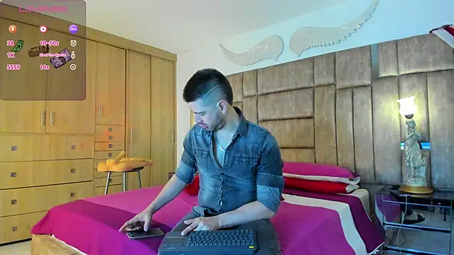 Snapshot of petterwilly1 chatting on 12.17.24 petterwilly1 online show from 12.17.24