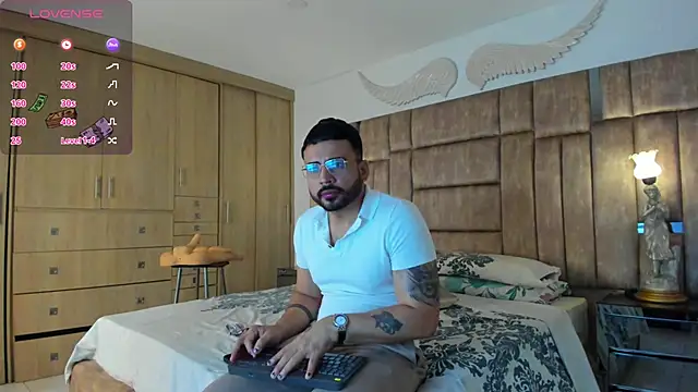 Snapshot of petterwilly1 chatting on 02.10.25 petterwilly1 online show from 02.10.25