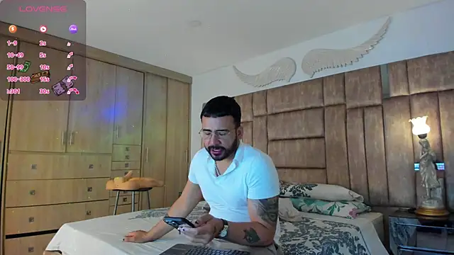 Snapshot of petterwilly1 chatting on 02.15.25 petterwilly1 online show from 02.15.25