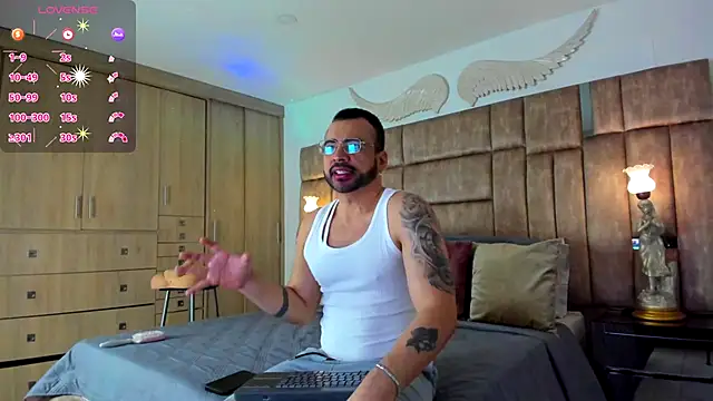 Snapshot of petterwilly1 chatting on 10.19.25 petterwilly1 online show from 10.19.25