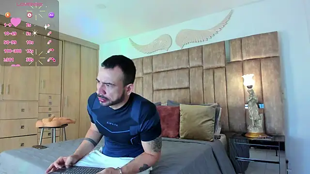 Snapshot of petterwilly1 chatting on 10.21.25 petterwilly1 online show from 10.21.25